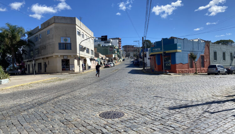 avenida-rua-sinaleira-céu-sol-clima-tempo